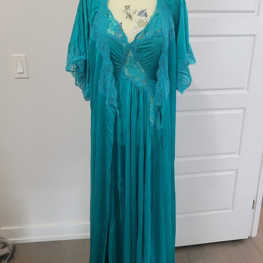 Olga Vintage Nightgown And Robe